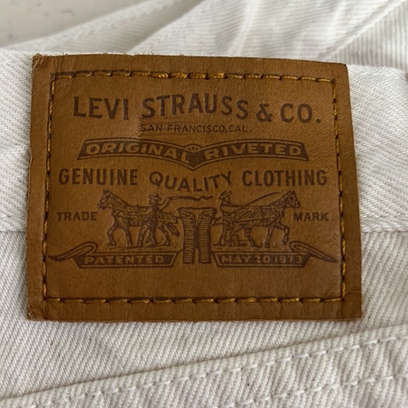 Levi's Wedgie Icon Fit Button Fly Raw Hem Jeans in Ecru - Size 26 - Picture 7 of 11